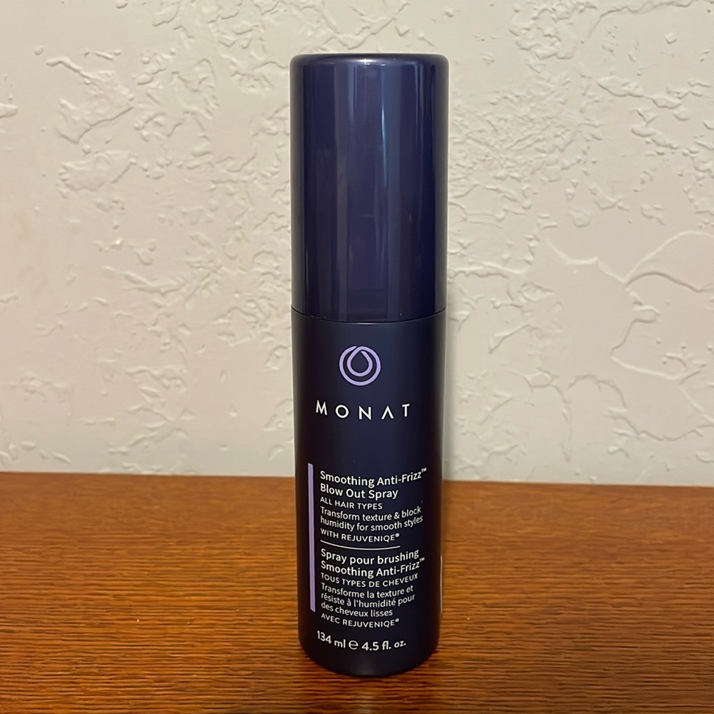 Monat Smoothing Anti-Frizz Blow Out Spray